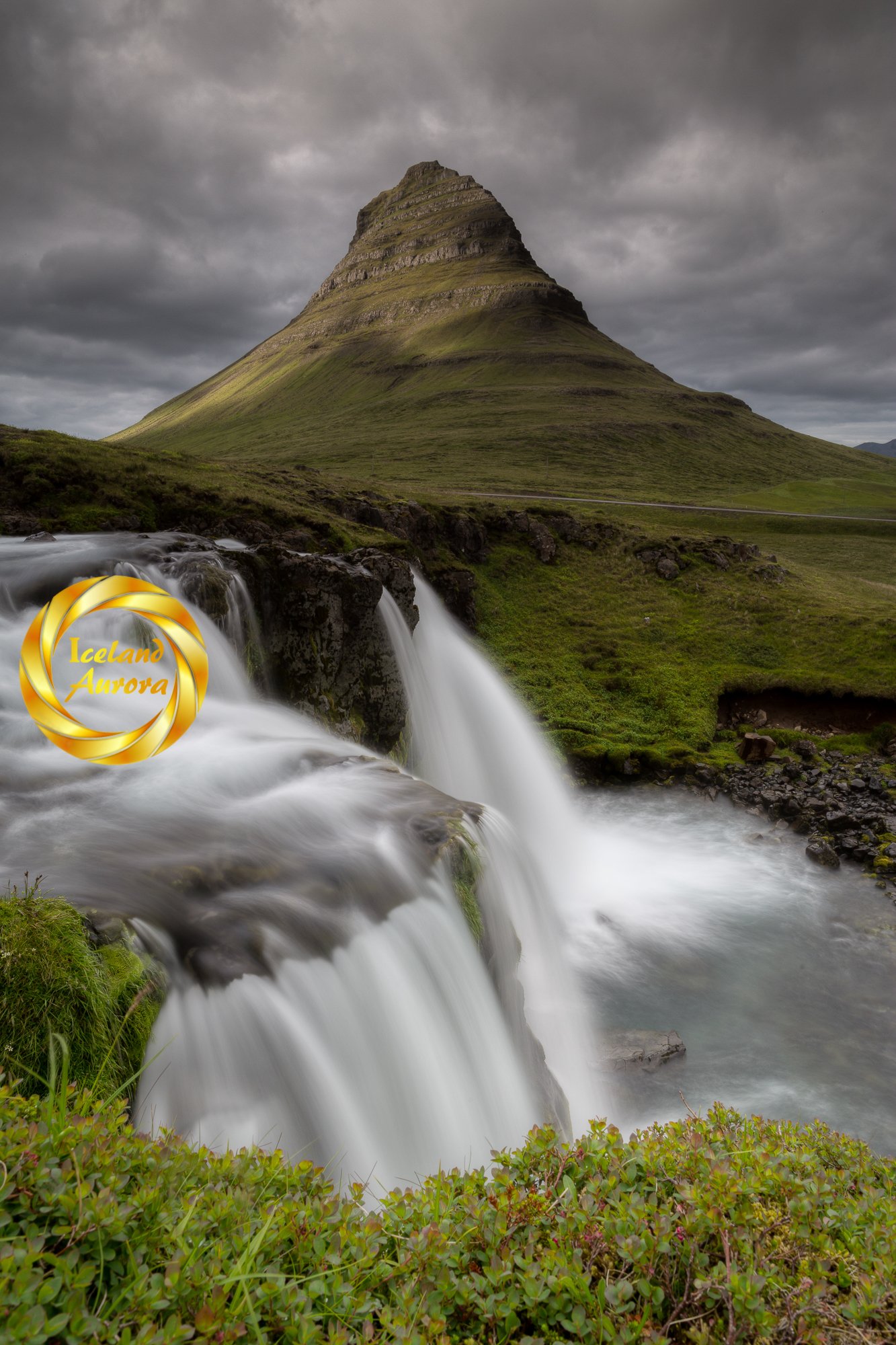 Kirkjufellsfoss vertical print