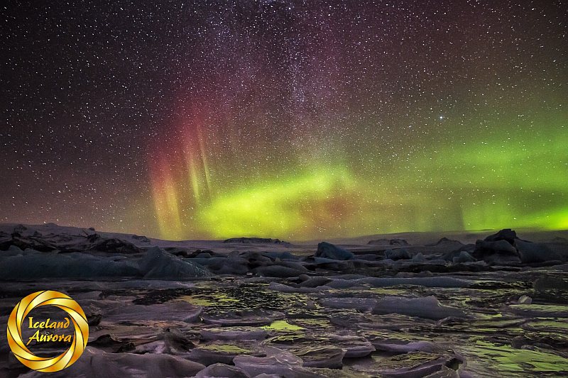 Moonless night aurora borealis