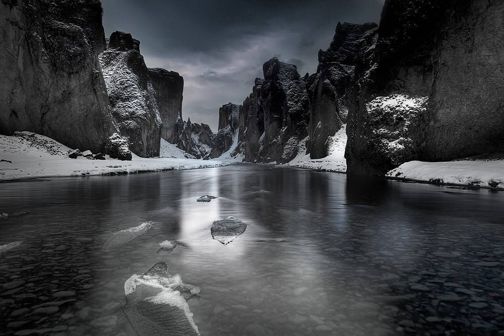 Fjaðrárgljúfur river gorge Iceland photo locations