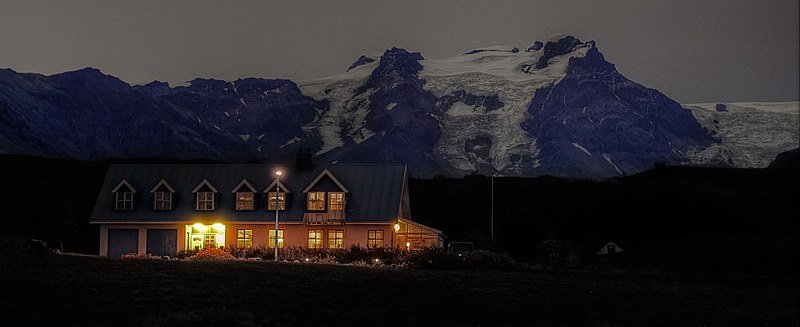 Hotel Skaftafell and Vatnjokull glacier